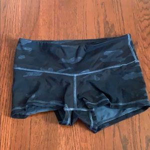2.5 inch lululemon wunder shorts